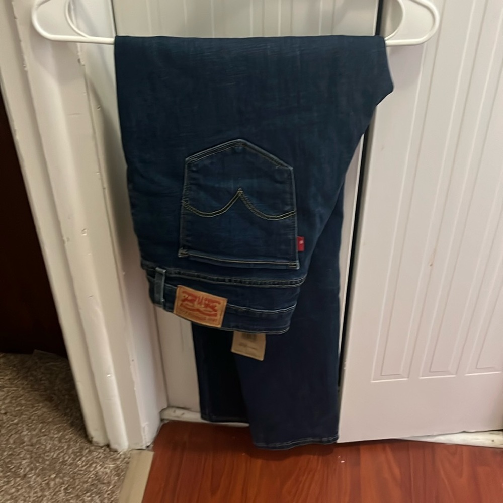Levi’s never worn